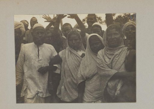 Hindustani Contract Laborers in the Immigrant Depot