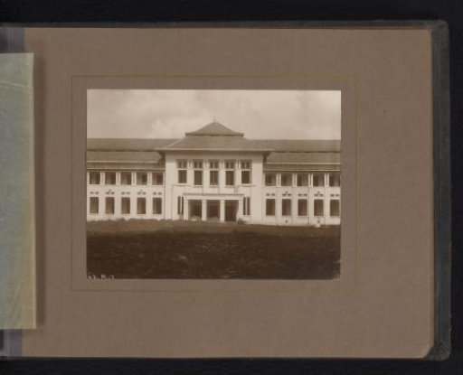 Central section of the front facade of S.T.O.V.I.A.