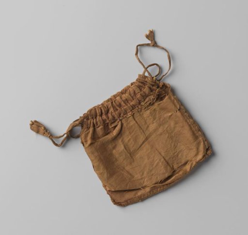 Small packet of a snitch with a portrait of Hendrik Danielszoon Hooft, burgomaster of Amsterdam