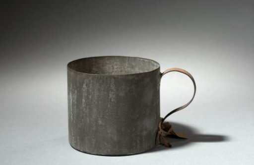 Measure of 1 oil measure with handle