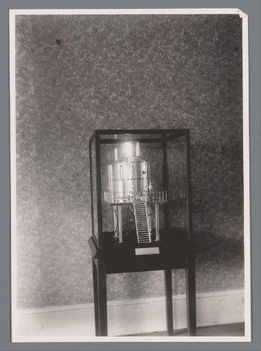 Scale model of a cooking pot