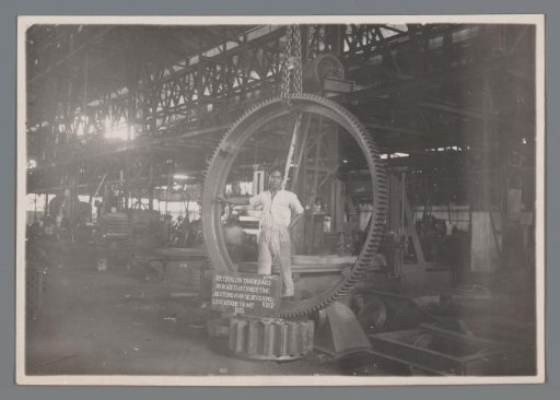 Toothed wheel for cane unloading device