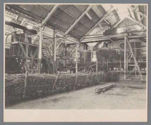 Cane unloading device in operation