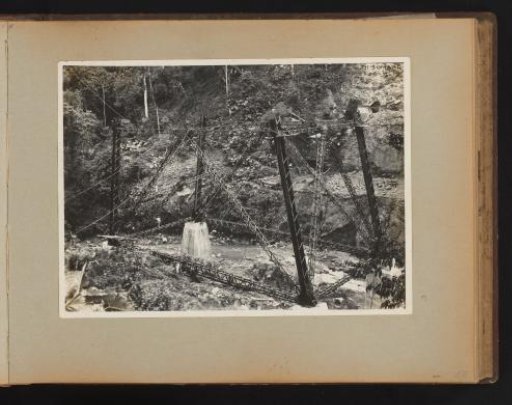 Bridge under construction over the Ci Somang