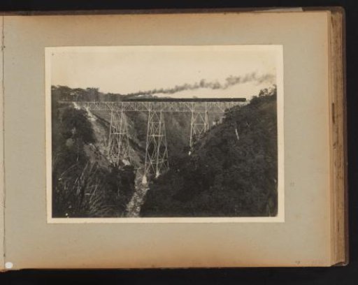 Railway bridge over the Ci Somang in use