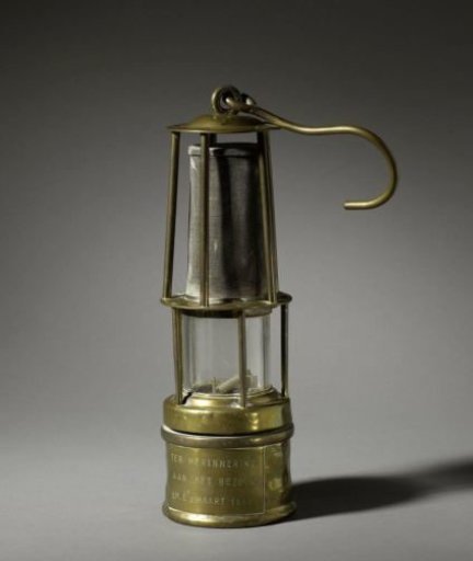 Copper mining lamp received by Willem Drees as Prime Minister during a visit to the state mines in 1955