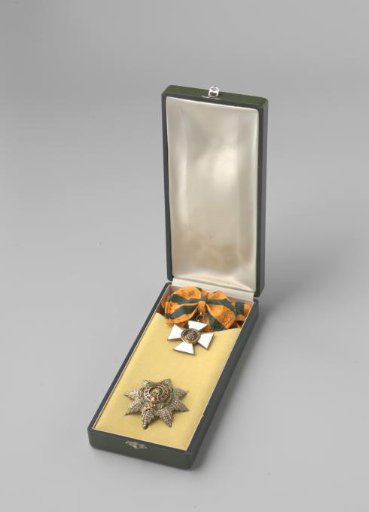 Luxemburgse ridderorde (Orde van de Eikenkroon), ontvangen door Willem Drees