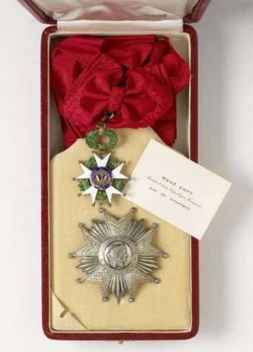 Franse ridderorde (Legion d'Honneur), ontvangen door Willem Drees