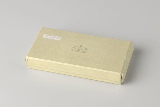 Box containing the miniature order insignia of Willem Drees