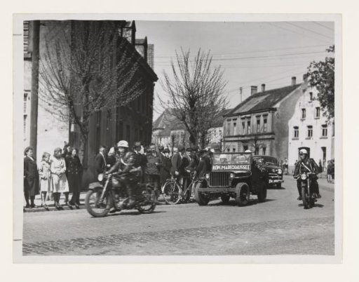 Marechaussee entering Elten
