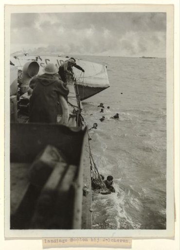 English navy lands on Walcheren