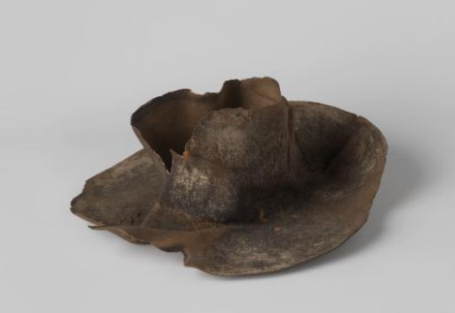 Hat of felt, dark brown to black