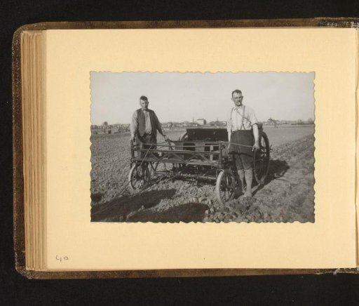 Potato planting machine
