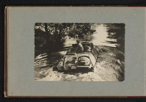 Amphibious vehicle
