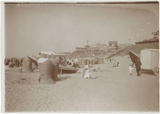 The beach in Zandvoort with a rowing boat