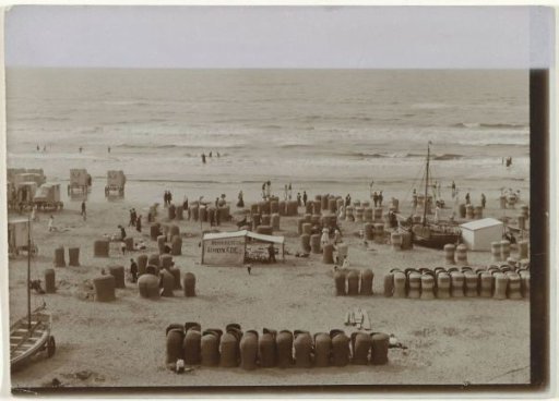 Beach in Zandvoort with a lemonade tent