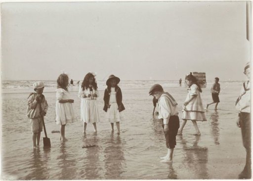 Washing feet at the beach in Zandvoort