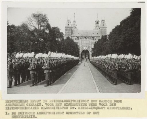 Parade of the German Reichsarbeitsdienst