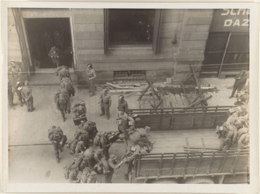 Evacuation of the Groote Club by the Internal Forces