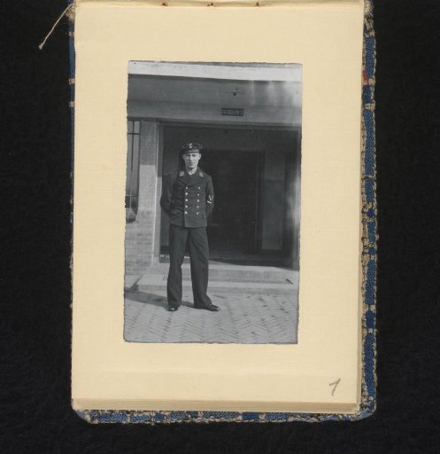 Standing sailor