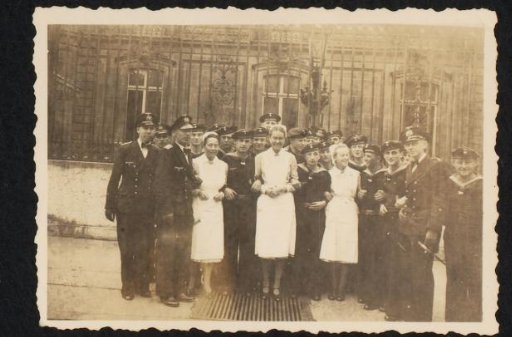 Sailors and three nurses in Paris