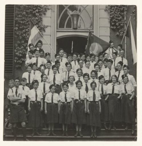 Young Stormers gathered at the Rhijnauwen estate