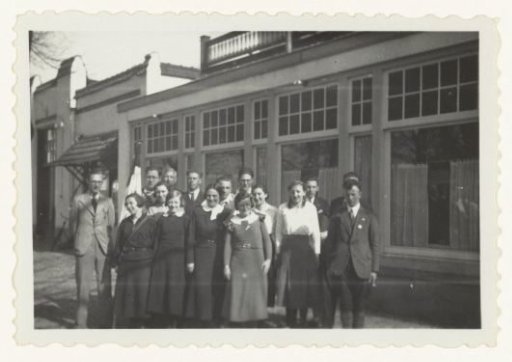 Group of NSB men and women
