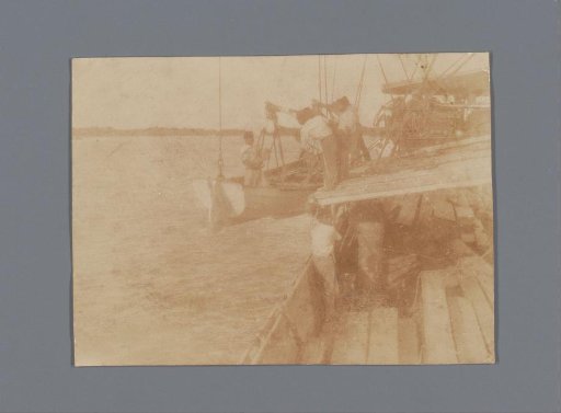 Lowering a skiff