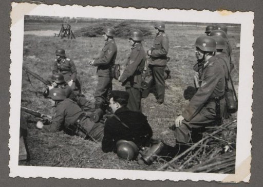 Soldiers during a shooting exercise in Vlaardingen