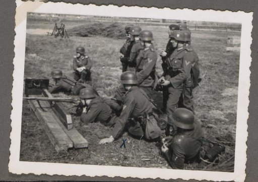 Soldiers during a shooting exercise in Vlaardingen