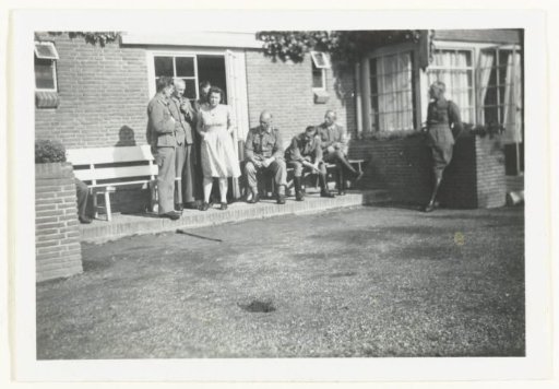 Wehrmacht Soldiers at a House