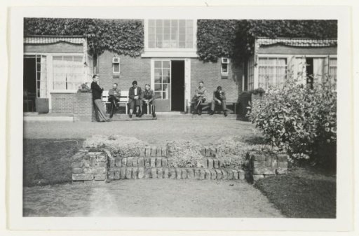 German soldiers in front of a villa