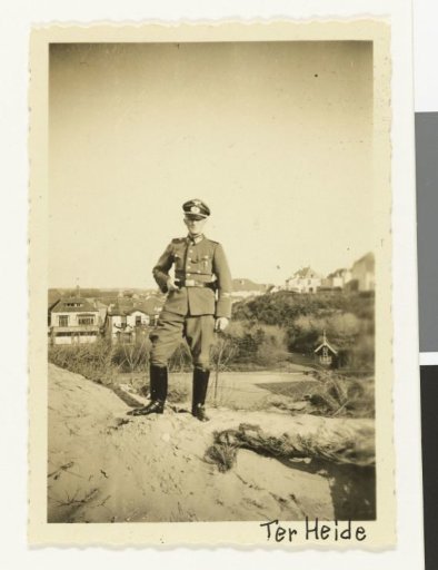 High-ranking Wehrmacht officer in the dunes near Noordwijk aan Zee