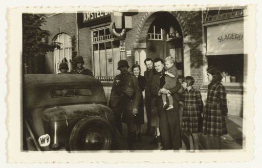 Wehrmacht soldiers with a Dutch family