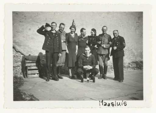 Wehrmacht and Kriegsmarine soldiers with Dutch girls