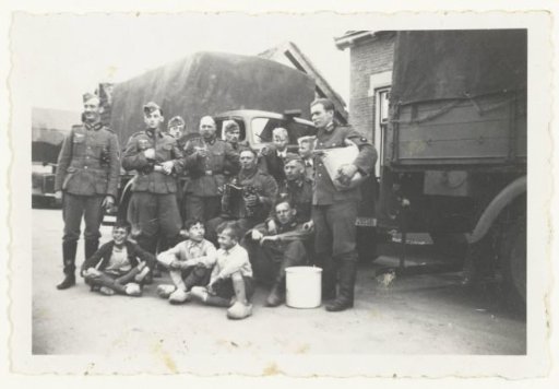 Wehrmacht soldiers with Dutch boys