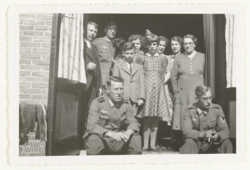 Wehrmacht soldiers with a Dutch family