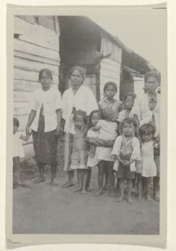 Women and children in Moengo
