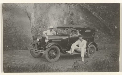 Car trip in the vicinity of Moengo
