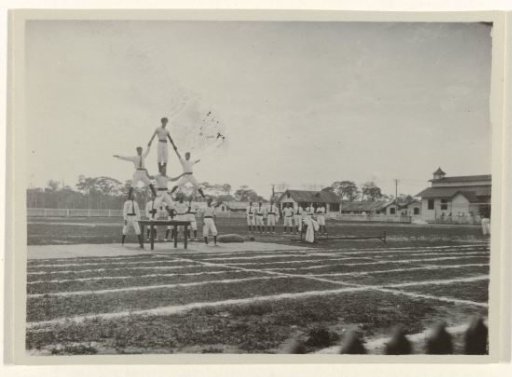 Gymnastics demonstration in Moengo