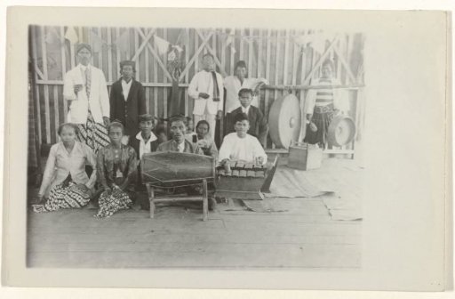 Javanese contract workers in Moengo