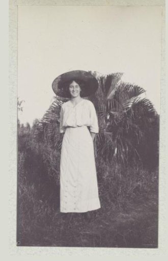 Maria Gonggrijp with a large hat