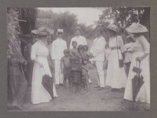 The Gonggrijp family posing with Surinamese children in Albina, Suriname