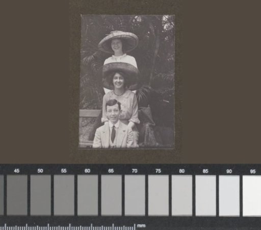 Maria Gonggrijp with a boy and a young woman