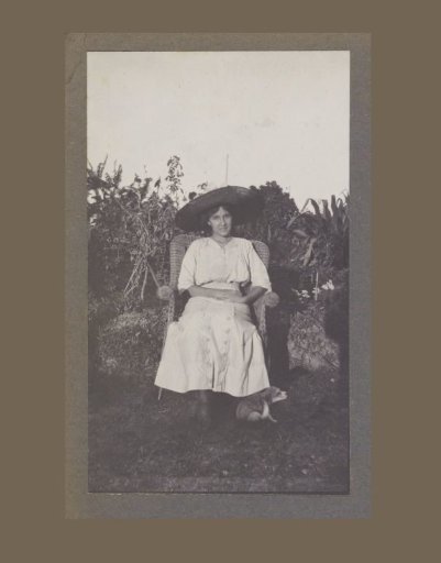 Maria Gonggrijp, seated with a hat
