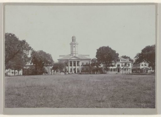 The Gouvernementsplein in Paramaribo with the Department of Finance in the Center