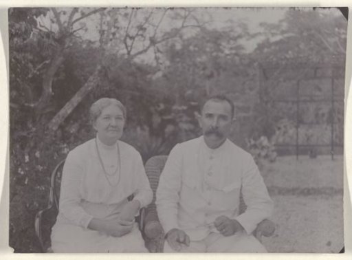 Couple Justus Gonggrijp and Anna Rühmann-Gonggrijp on Plantation Clevia