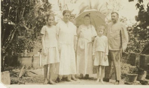 The Brouwers family on plantation Accaribo