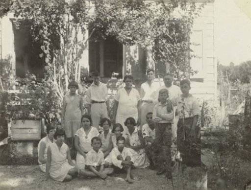 Group portrait on plantation Accaribo