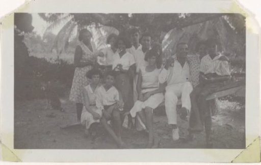 Group portrait on plantation Accaribo